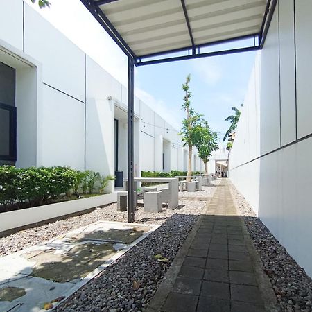 Ofo Kost Premium Kampung Inggris Pare Syariah Mitra Reddoorz Hotell Exteriör bild