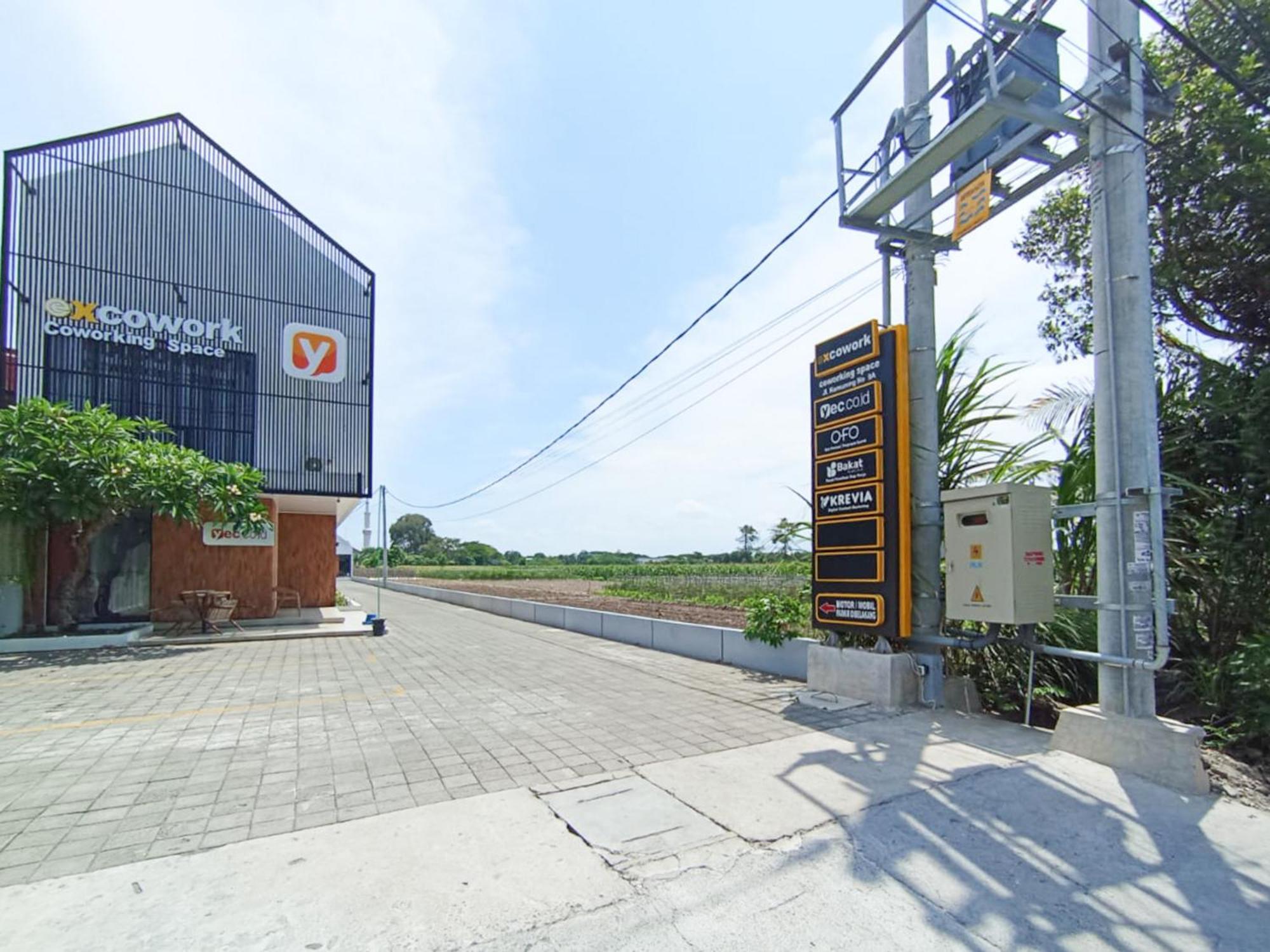 Ofo Kost Premium Kampung Inggris Pare Syariah Mitra Reddoorz Hotell Exteriör bild