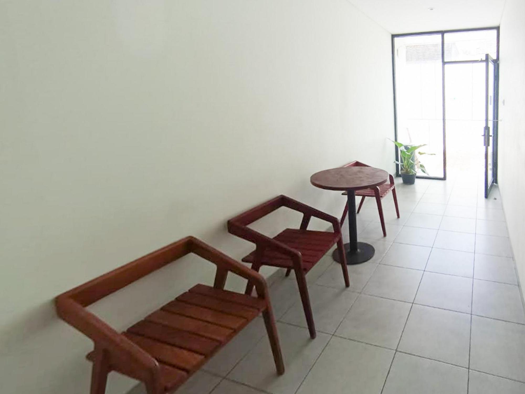 Ofo Kost Premium Kampung Inggris Pare Syariah Mitra Reddoorz Hotell Exteriör bild